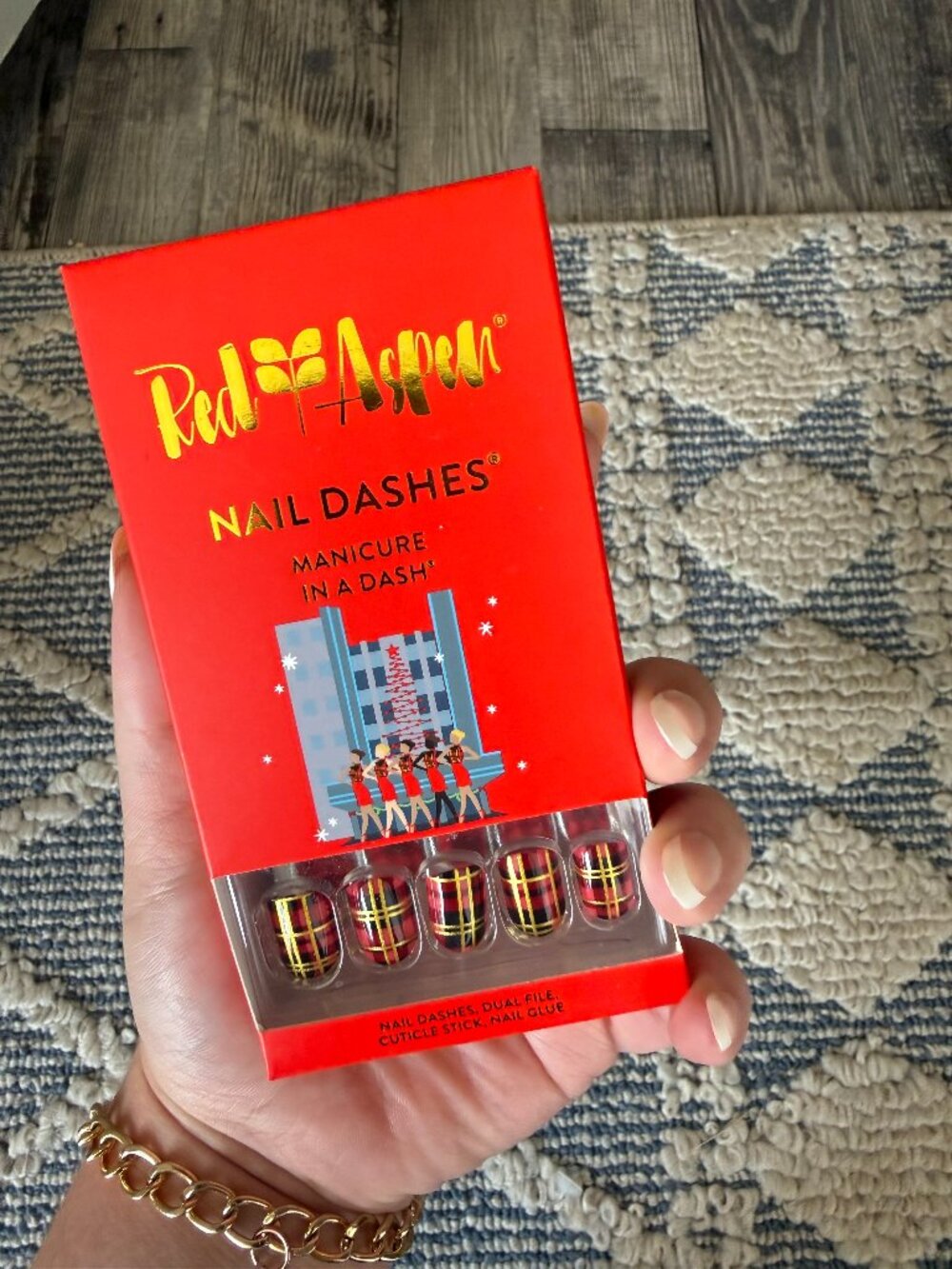 Christmas Press on Nails Red Aspen - NWT